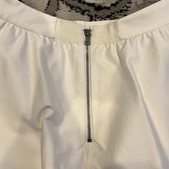 Alice   Olivia white above the knee full skirt size 2