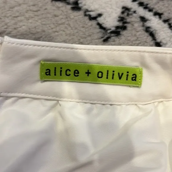 Alice   Olivia white above the knee full skirt size 2