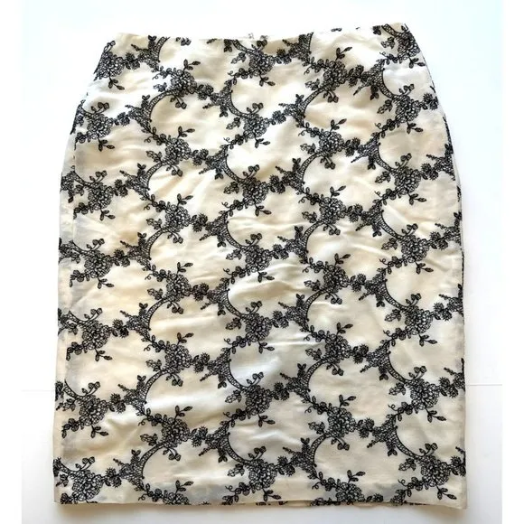 Ann Taylor Women's Tube Pencil Knee Length Embroidery Skirt Size 8