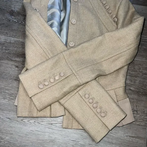 BCBG Max Azria Oatmeal Peplum Cropped Classy Professional Blazer Sz Small