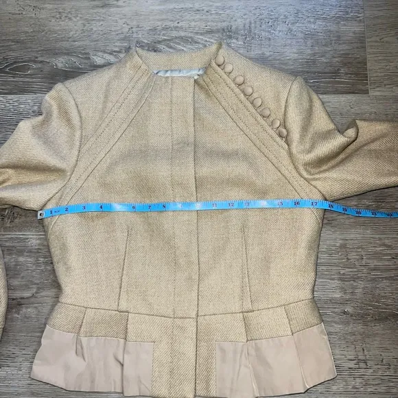 BCBG Max Azria Oatmeal Peplum Cropped Classy Professional Blazer Sz Small