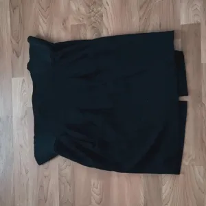 Bcbgmaxazria ruffle top pencil skirt size 8