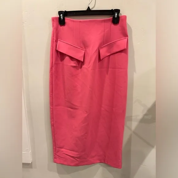 BLOGGER'S FAVE! ZARA FLAP DETAIL PENCIL SKIRT Blogger fav  NWT SZ M 💕💕✨