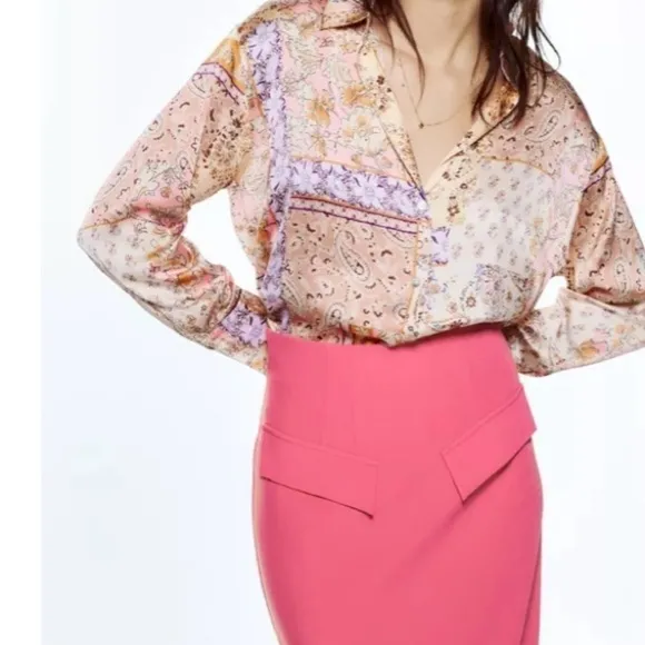 BLOGGER'S FAVE! ZARA FLAP DETAIL PENCIL SKIRT Blogger fav  NWT SZ M 💕💕✨