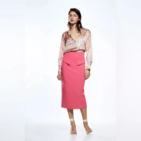 BLOGGER'S FAVE! ZARA FLAP DETAIL PENCIL SKIRT Blogger fav  NWT SZ M 💕💕✨