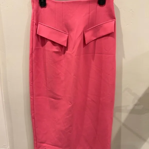 BLOGGER'S FAVE! ZARA FLAP DETAIL PENCIL SKIRT Blogger fav  NWT SZ M 💕💕✨