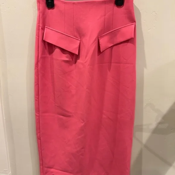 BLOGGER'S FAVE! ZARA FLAP DETAIL PENCIL SKIRT Blogger fav  NWT SZ M 💕💕✨