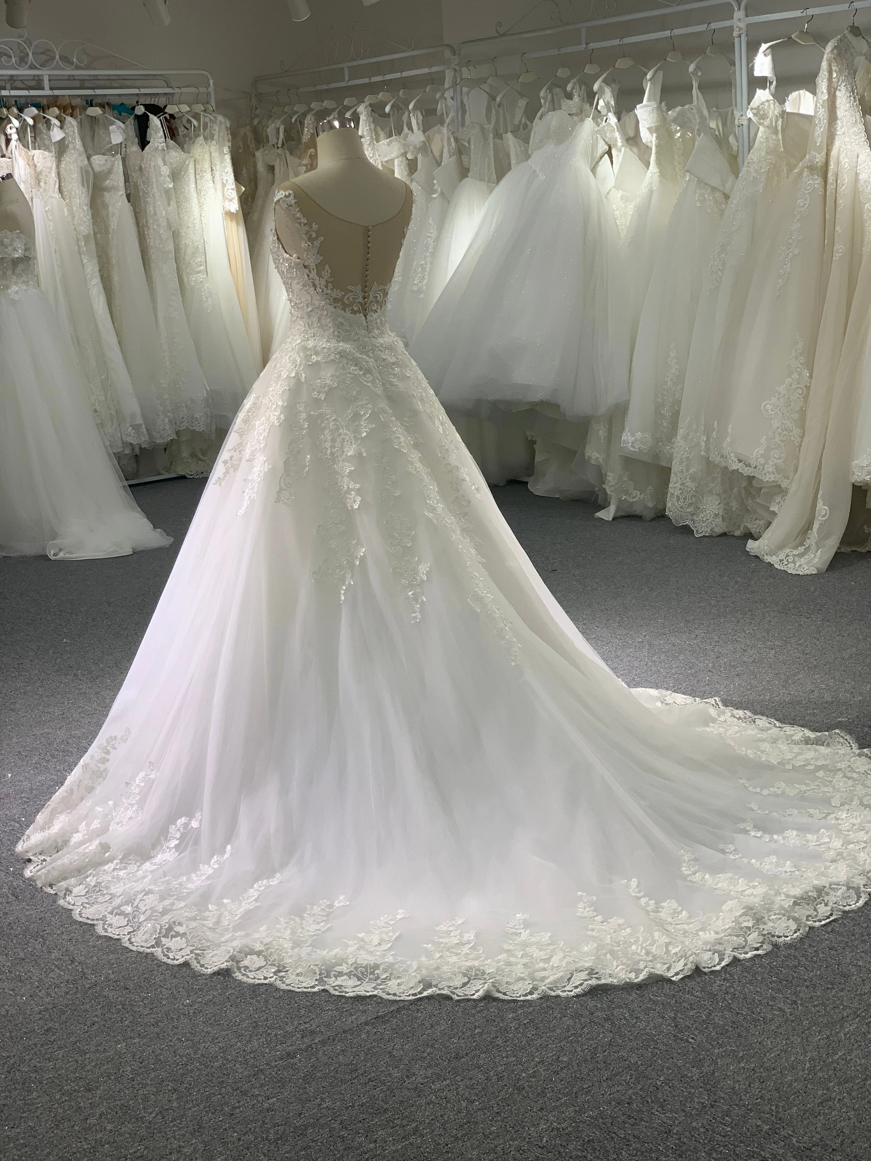 BYG sleeveless skin tulle color wedding dress