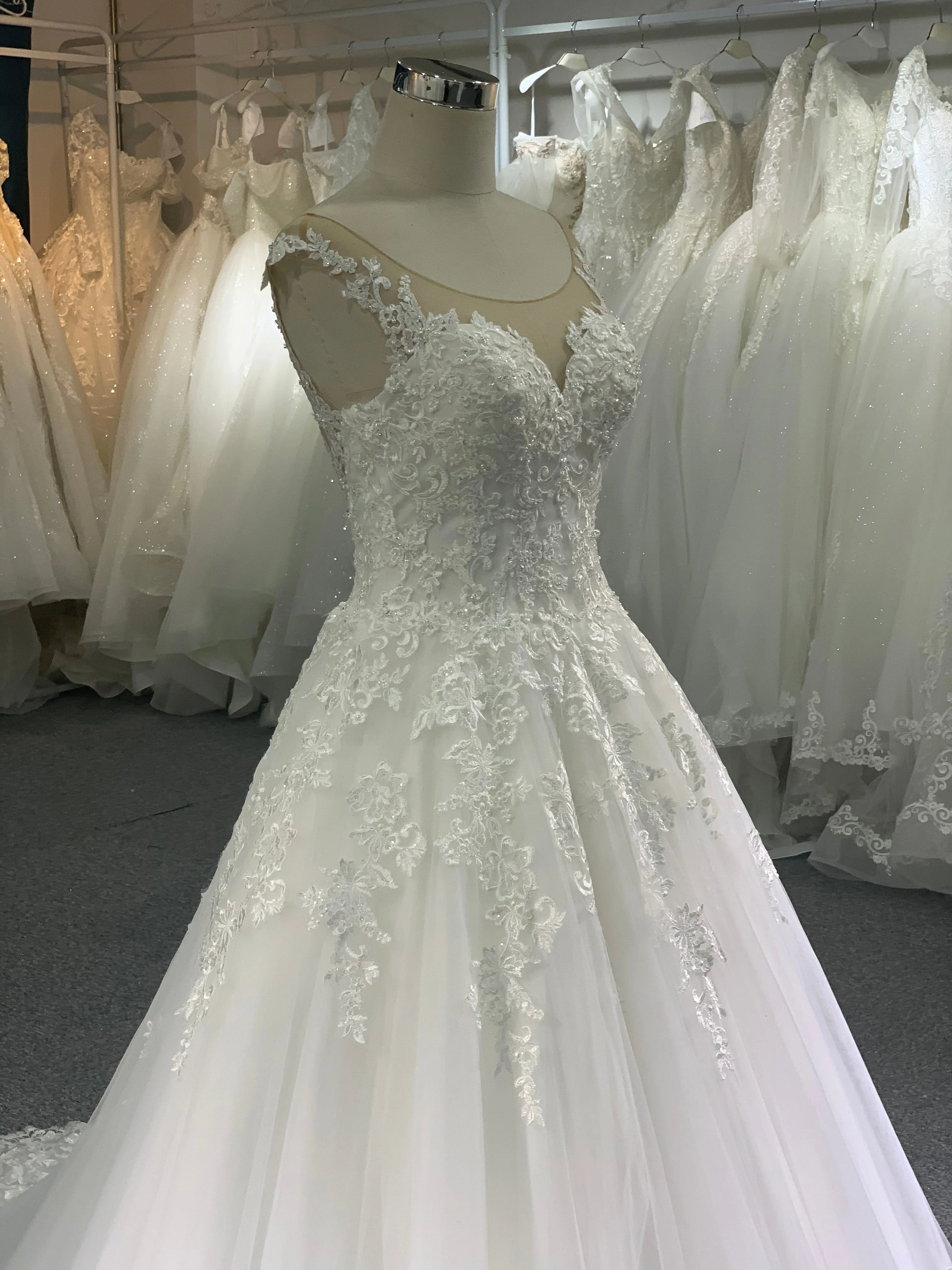 BYG sleeveless skin tulle color wedding dress