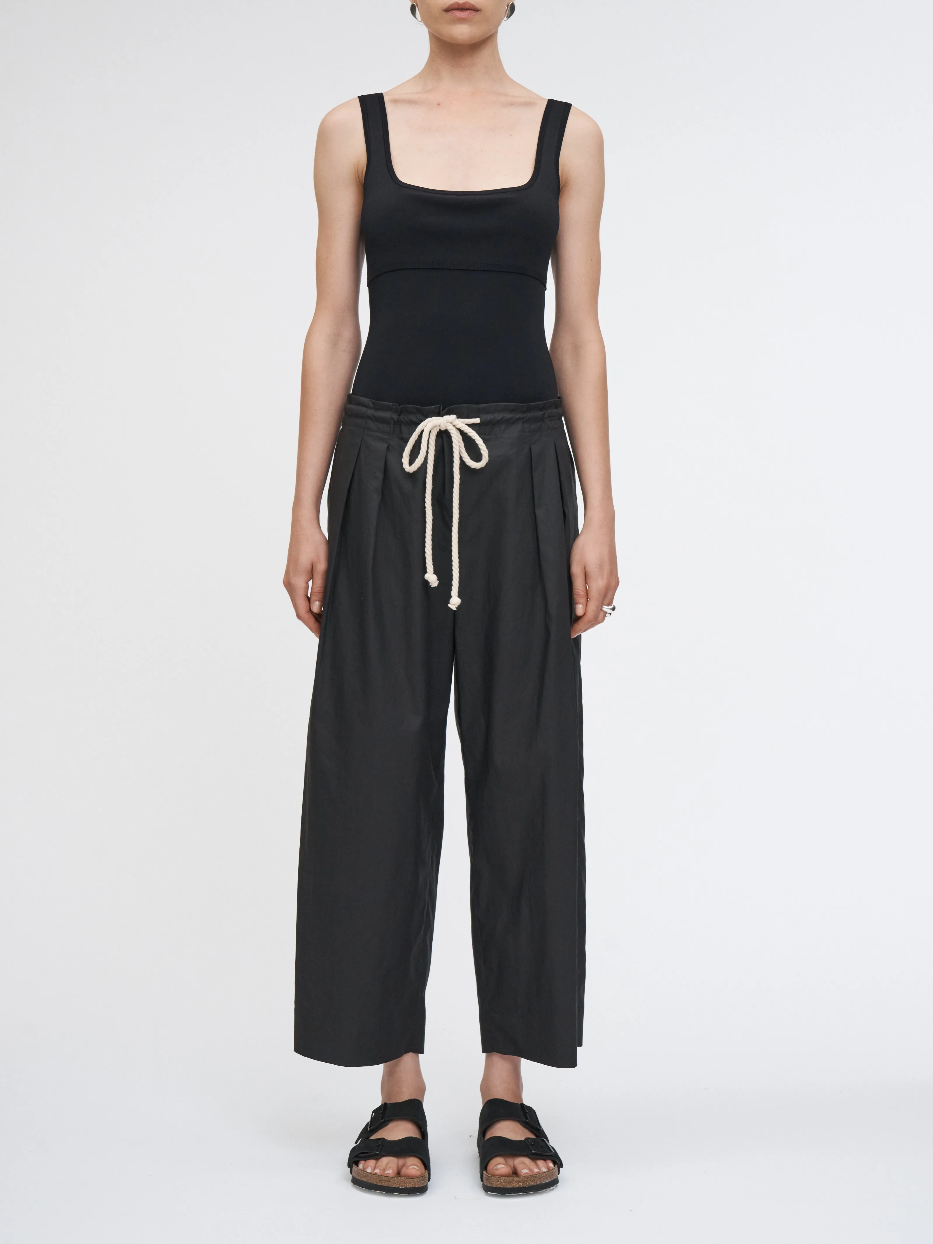 Drawstring Pleat Front Pant in Black