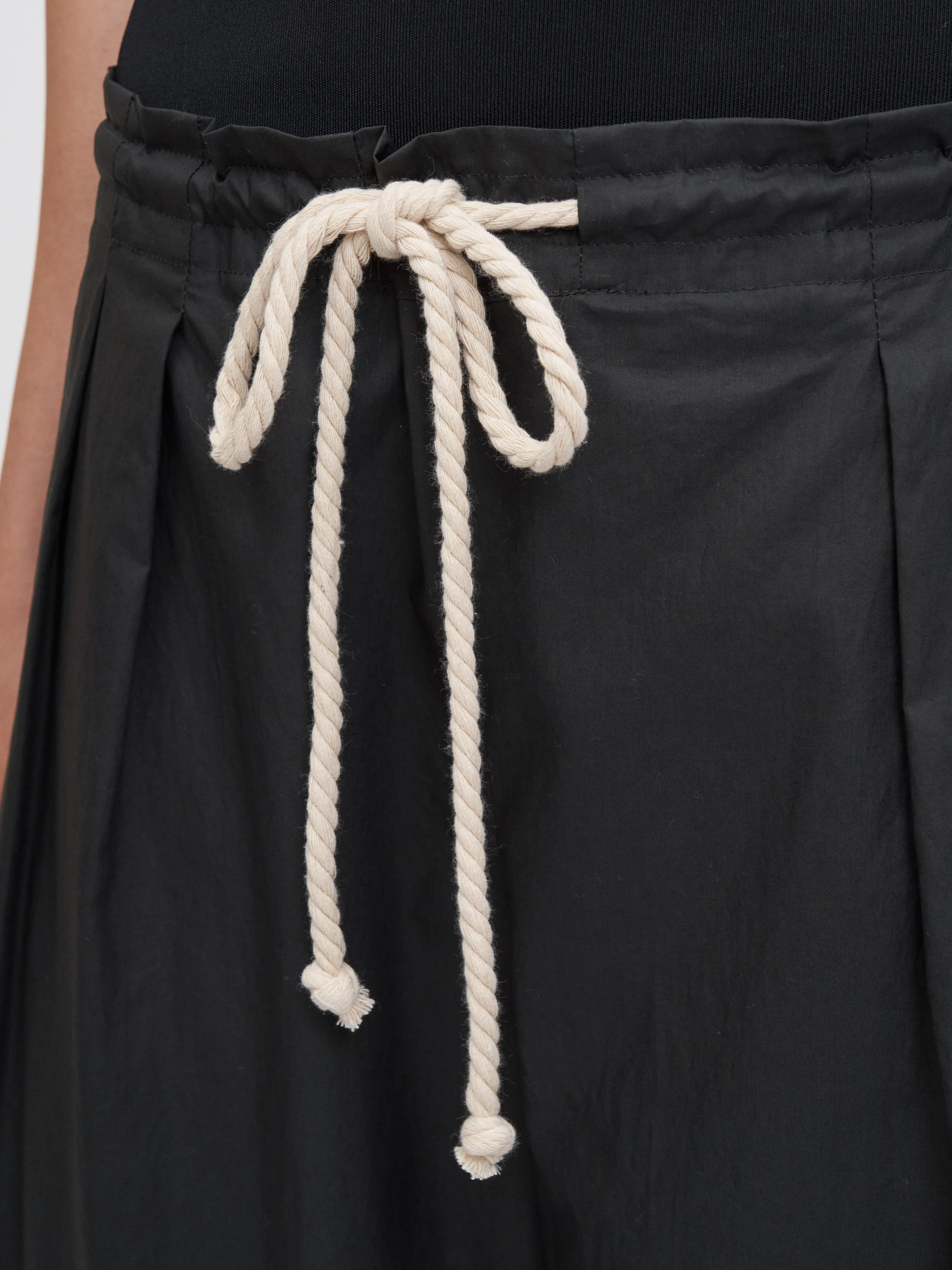 Drawstring Pleat Front Pant in Black