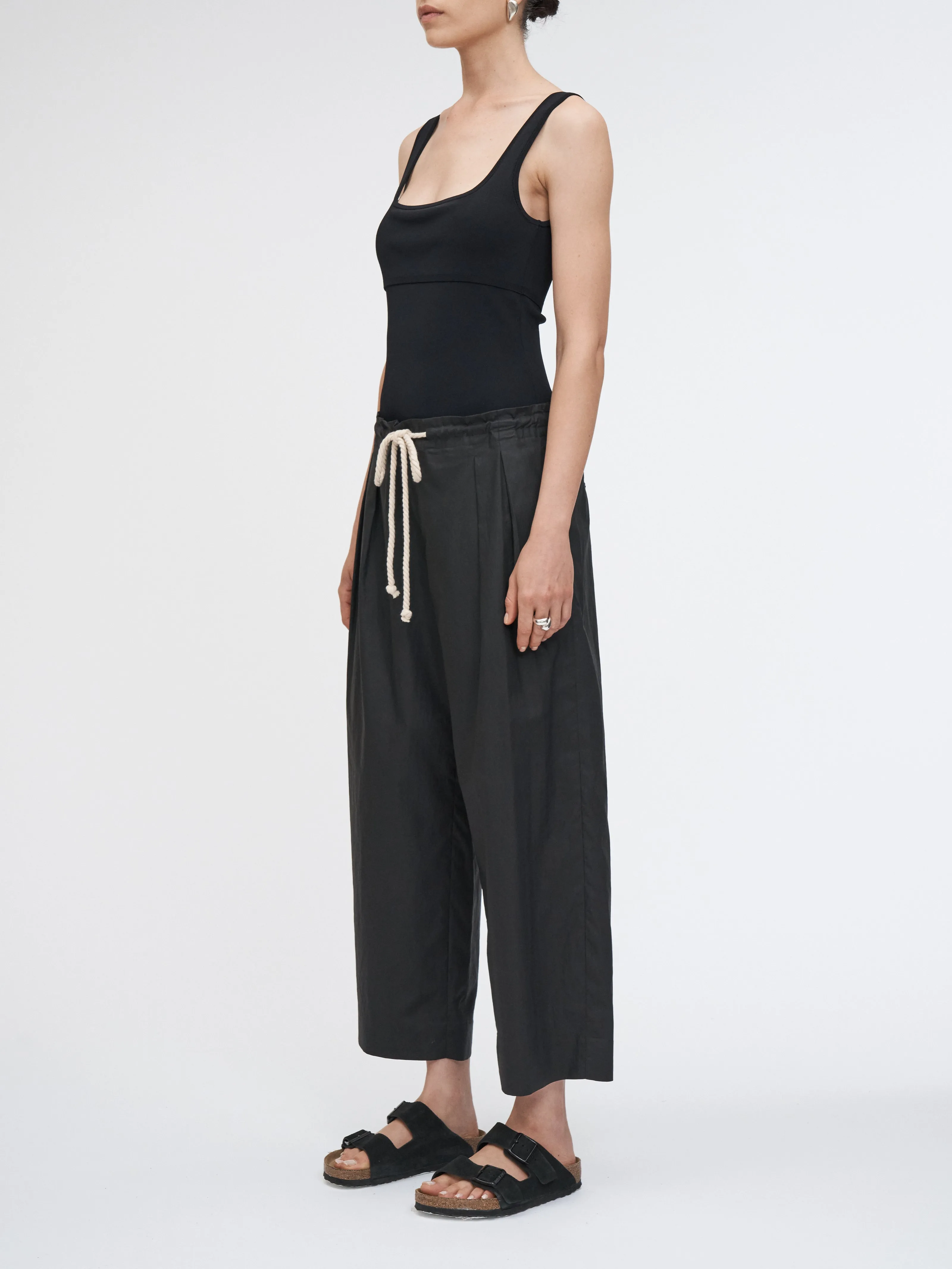 Drawstring Pleat Front Pant in Black