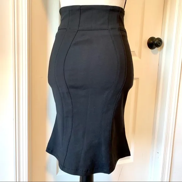 EMPORIO ARMANI Black Pencil Skirt with Piping—SZ 4