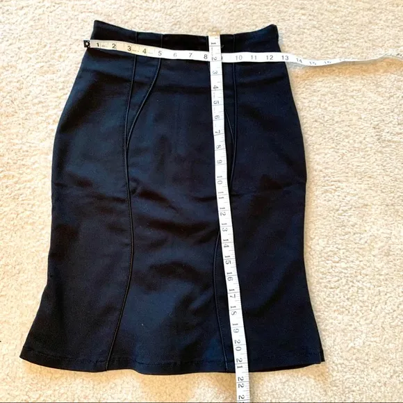 EMPORIO ARMANI Black Pencil Skirt with Piping—SZ 4