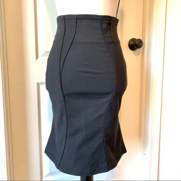 EMPORIO ARMANI Black Pencil Skirt with Piping—SZ 4