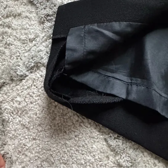 Escada black wool knee length pencil skirt pleated 40 / medium