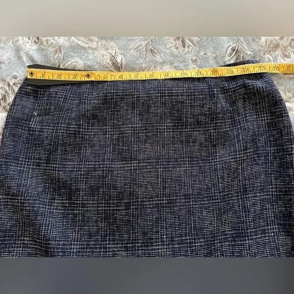 Escada Tweed Career Pencil Cut  Style Cotton Blend Lined Skirt size US M EU 38