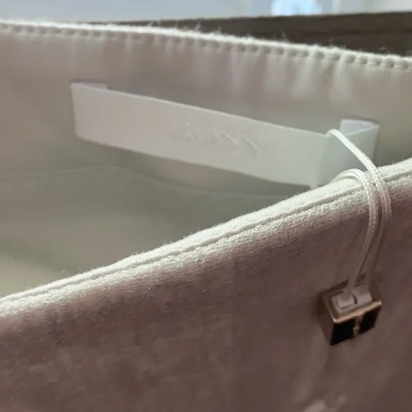 Hugo Boss “Boss” Dove Grey Pencil Skirt • Size 4
