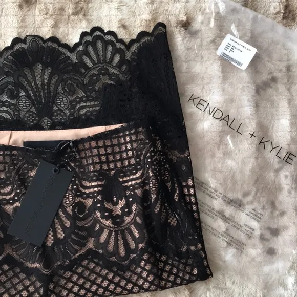 💕Kendall   Kylie Scallop Lace Skirt.Size S 🌸💕🌸
