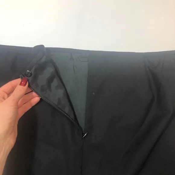 Lafayette 148 Modern Slim black knee length skirt