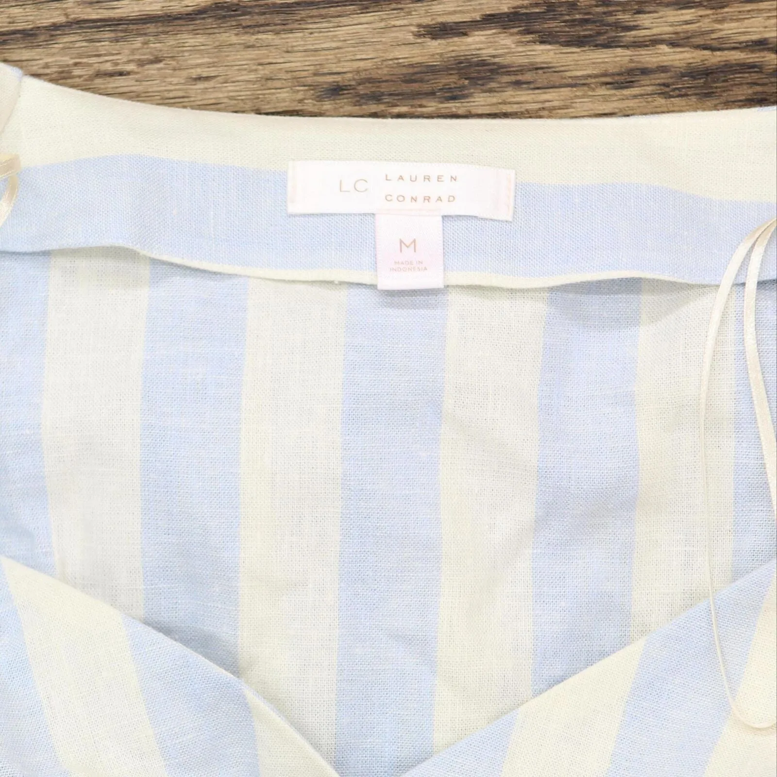 LC Lauren Conrad Woven Button Up Puff Sleeve Blouse Shirt Top Blue / White M