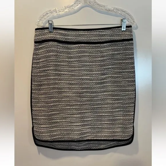 Lord &amp; Taylor Black White Tweed Straight Pencil Skirt Women’s Size 10P (158)