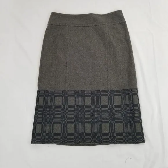 Magaschoni Collection Wool Embroidered Pencil Skirt Size 12.  0072
