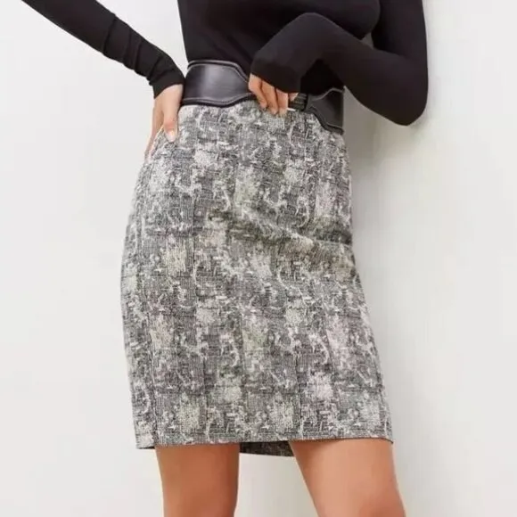 MM Lafleur Women's Size 8 Neutral Toned Noho Pencil Skirt in Crackle Print