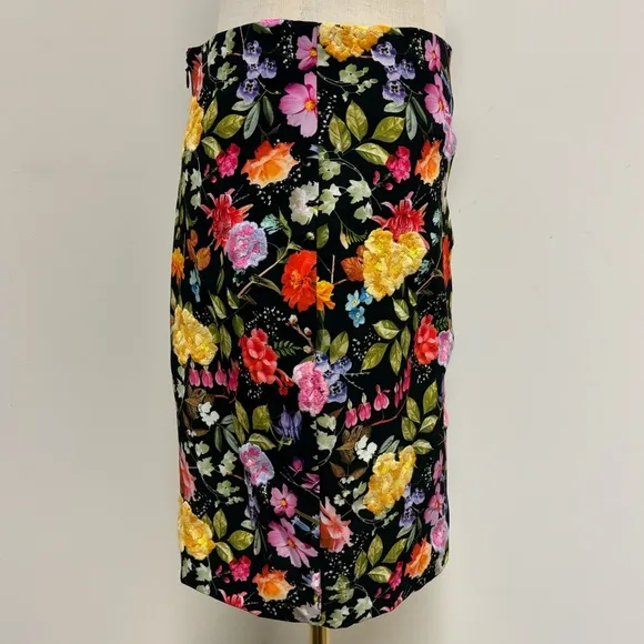 Nicole Miller Artelier Black Fitted Skirt w/ Bright Floral Pattered &amp; Embroidery