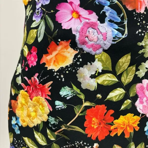 Nicole Miller Artelier Black Fitted Skirt w/ Bright Floral Pattered &amp; Embroidery