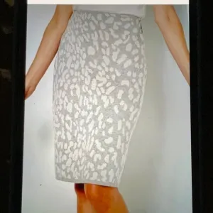 NWOT Issac Mizrahi gray animal print pencil skirt, size XL