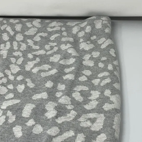 NWOT Issac Mizrahi gray animal print pencil skirt, size XL