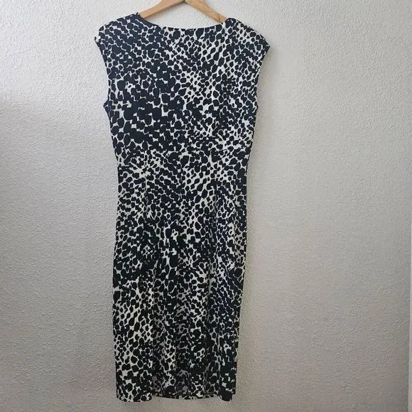 NWOT LAUREN Ralph Lauren Animal/Abstract Print Flattering V-neck Wrap-style Shea