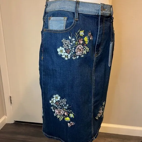 NWT Buffalo David Bitton Floral Embroidered Jean High Rise Skirt, Size 30