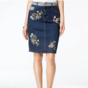NWT Buffalo David Bitton Floral Embroidered Jean High Rise Skirt, Size 30