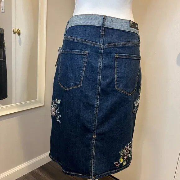 NWT Buffalo David Bitton Floral Embroidered Jean High Rise Skirt, Size 30