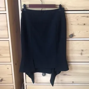 NWT Joseph Ribkoff Pencil Trumpet Skirt with Back Detail Size 4