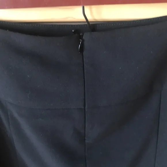 NWT Joseph Ribkoff Pencil Trumpet Skirt with Back Detail Size 4
