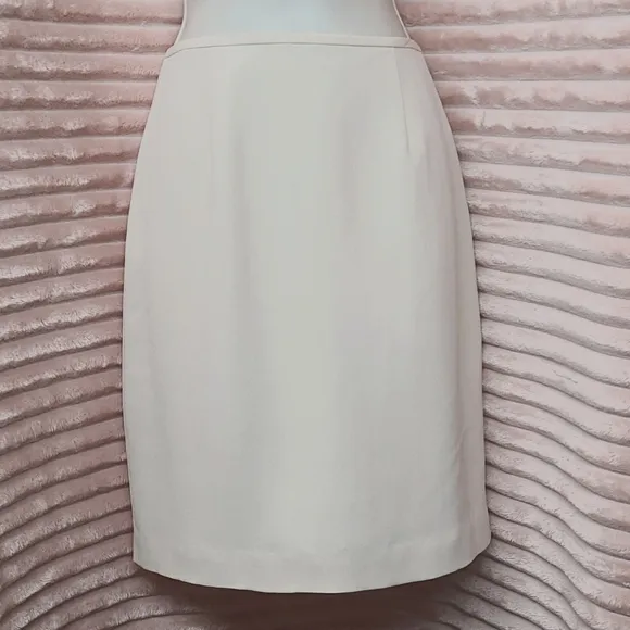 NWT JOSEPHINE CHAUS SKIRT
