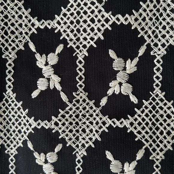 NWT Nanette Lepore Black Cream Embroidered Bow  Appliqué Detail Pencil Skirt - 2