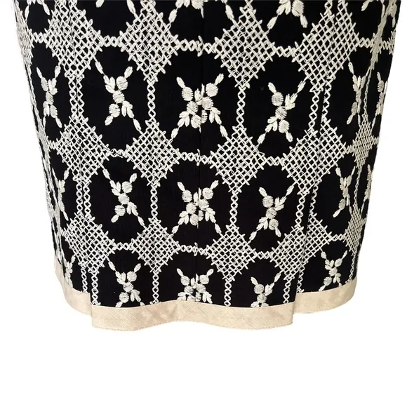 NWT Nanette Lepore Black Cream Embroidered Bow  Appliqué Detail Pencil Skirt - 2