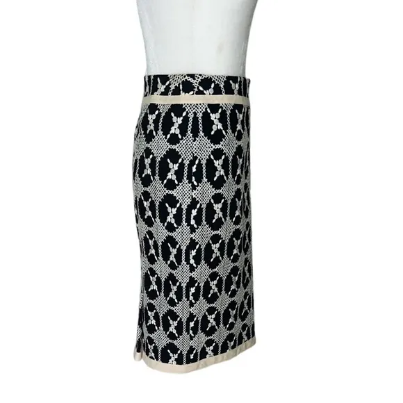NWT Nanette Lepore Black Cream Embroidered Bow  Appliqué Detail Pencil Skirt - 2