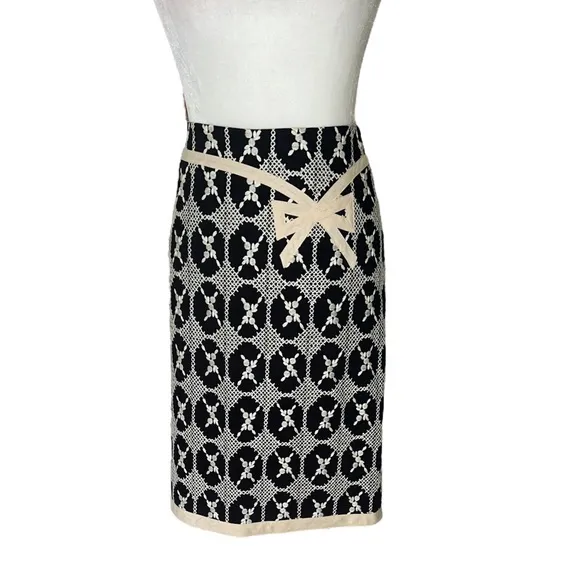 NWT Nanette Lepore Black Cream Embroidered Bow  Appliqué Detail Pencil Skirt - 2