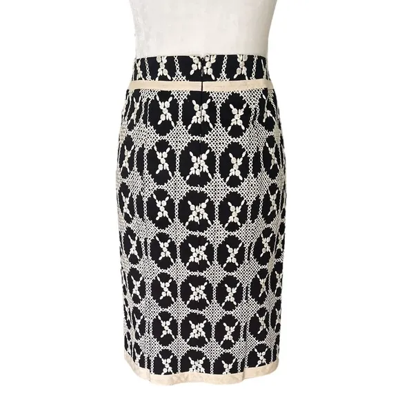 NWT Nanette Lepore Black Cream Embroidered Bow  Appliqué Detail Pencil Skirt - 2