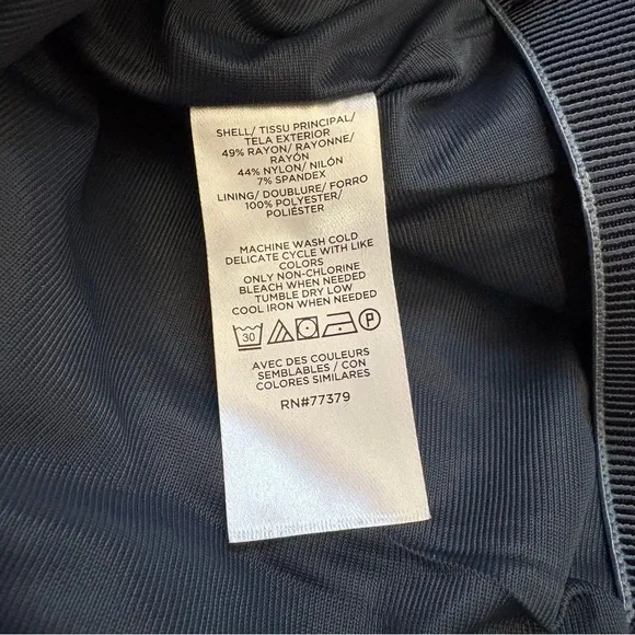NWT…..ANN TAYLOR Medium Petite Checked Pull On Pencil Skirt