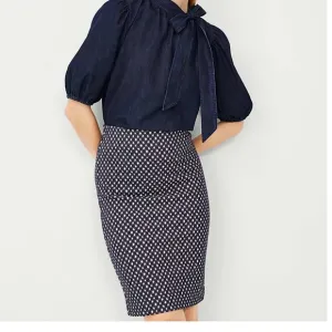 NWT…..ANN TAYLOR Medium Petite Checked Pull On Pencil Skirt