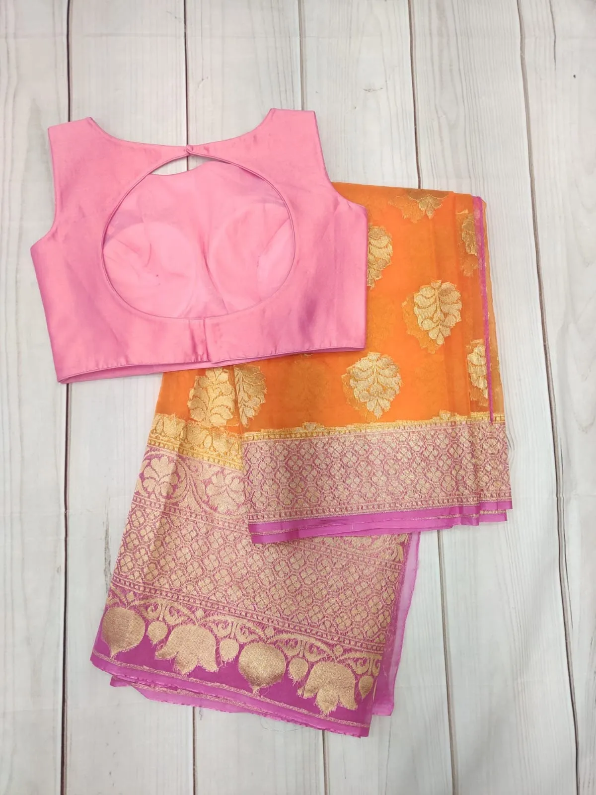 Raw mango saree inspired,Lyte weight Sarees online,South Indian Sarees,Pure Banaras Sarees,Saree Blouse, handloom saree,green saree NIHIRA