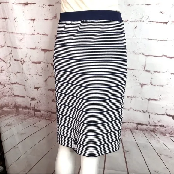 ROMEO   JULIET COUTURE Knit Navy &amp; White Horizontal Stripes Pencil Skirt Size M