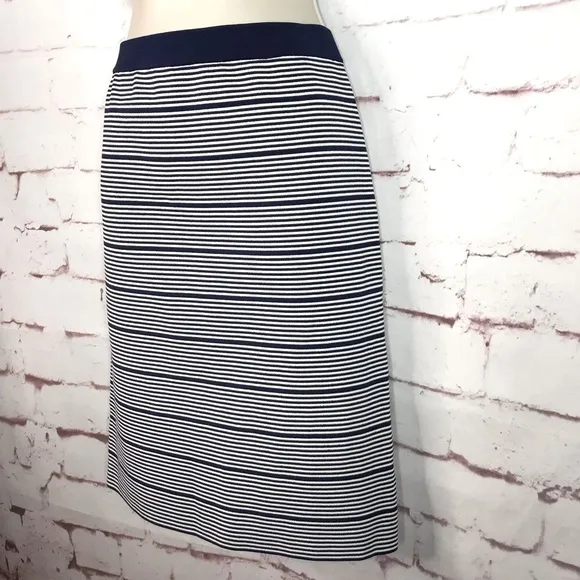 ROMEO   JULIET COUTURE Knit Navy &amp; White Horizontal Stripes Pencil Skirt Size M
