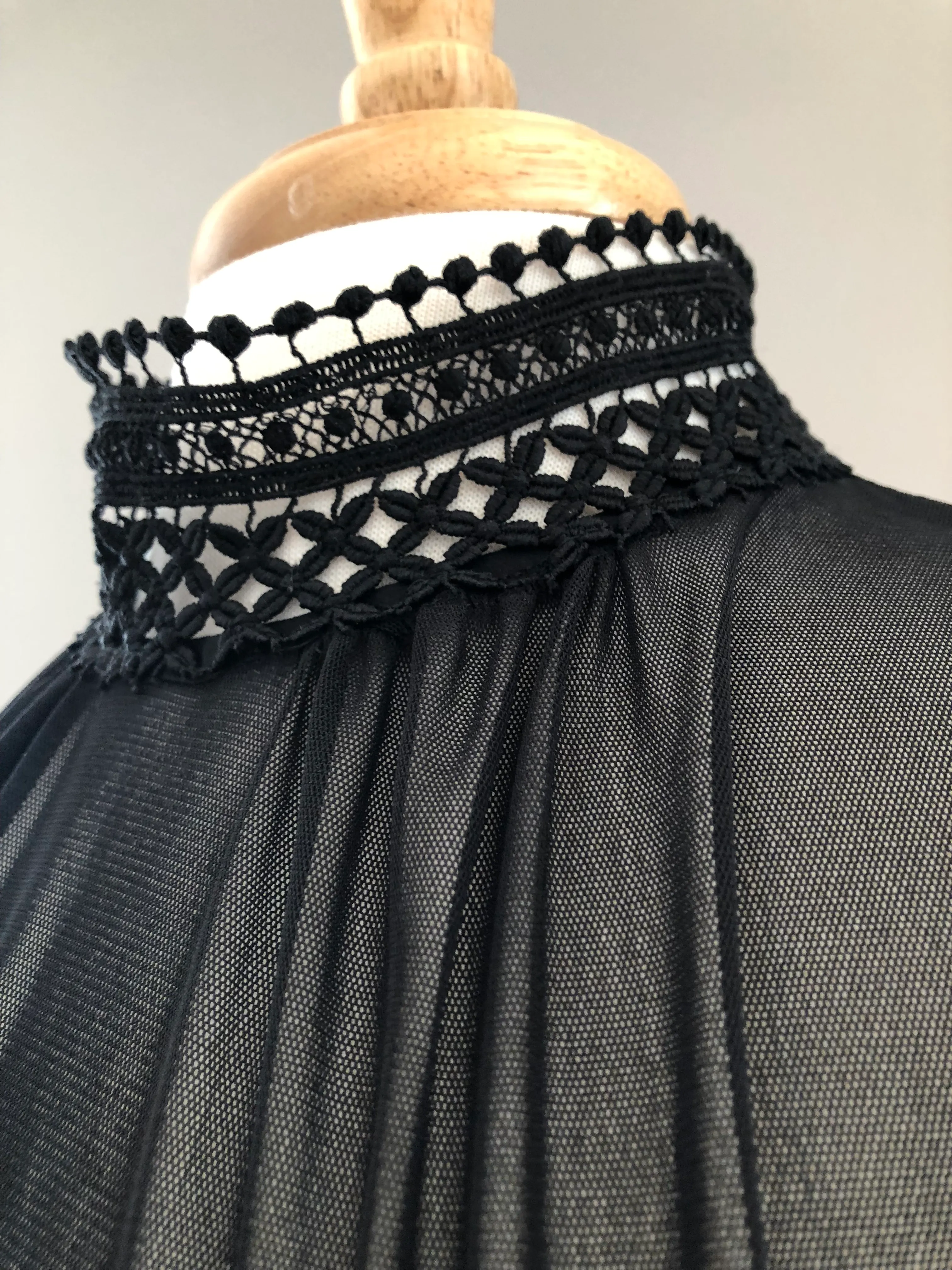 RR • Lace and Satin Black and white dress